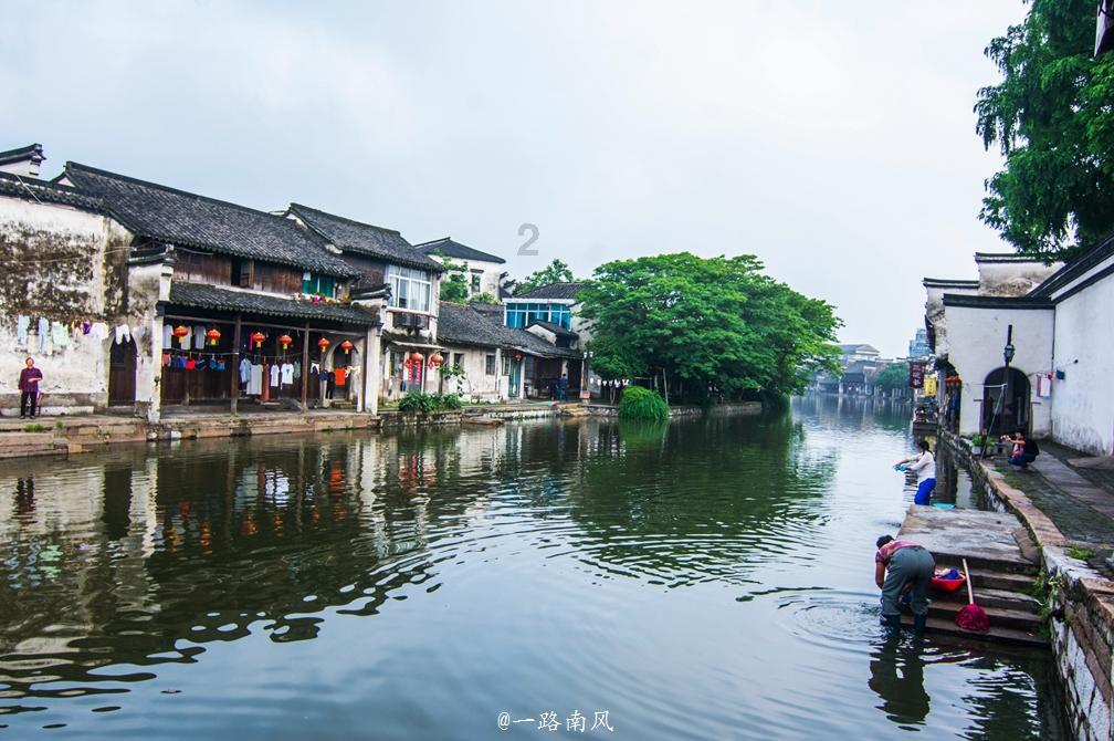 小学老师在讲课期间可以上厕所吗？